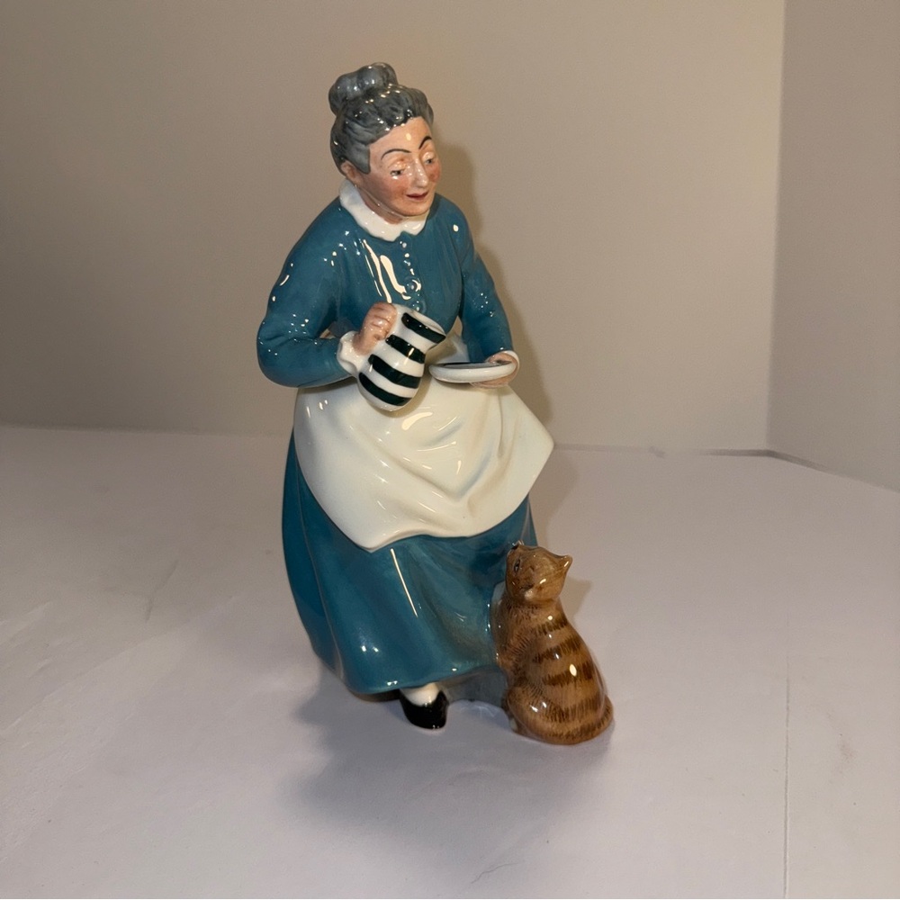 Vintage Royal Doulton "The Favourite,"